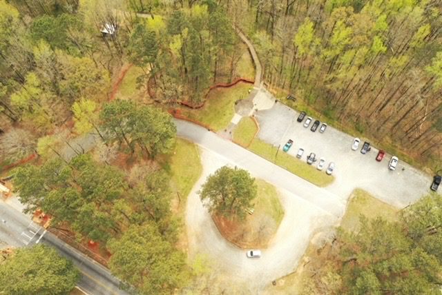 A bird 's eye view of a parking lot with cars parked on it.